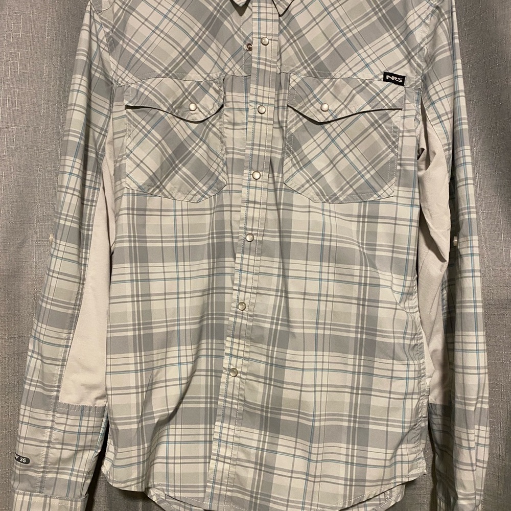 NRS Mens small lightweight snap guide, grey rafting UPF 35 shirt.